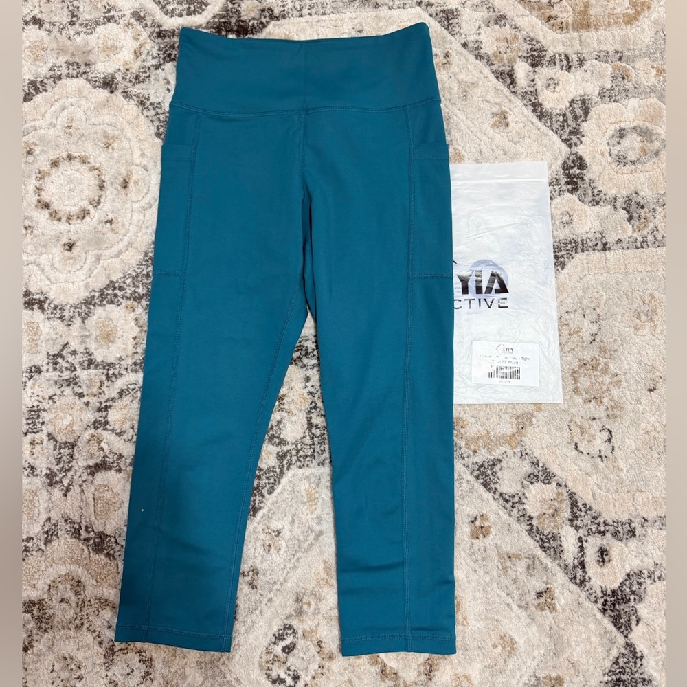 ZYIA malachite light n tight capri 20”